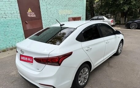 Hyundai Solaris II рестайлинг, 2017 год, 990 000 рублей, 4 фотография