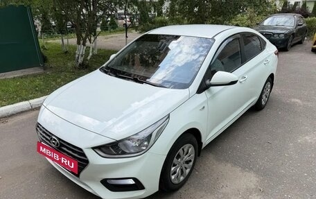 Hyundai Solaris II рестайлинг, 2017 год, 990 000 рублей, 3 фотография