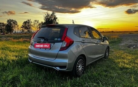 Honda Fit III, 2017 год, 950 000 рублей, 10 фотография
