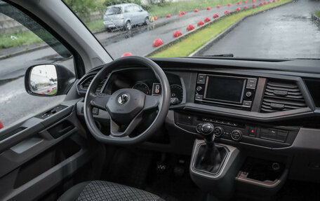Volkswagen Caravelle T6 рестайлинг, 2020 год, 3 499 000 рублей, 11 фотография