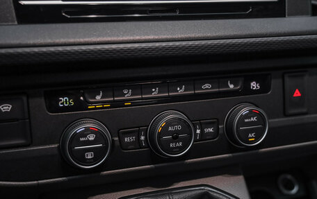 Volkswagen Caravelle T6 рестайлинг, 2020 год, 3 499 000 рублей, 17 фотография