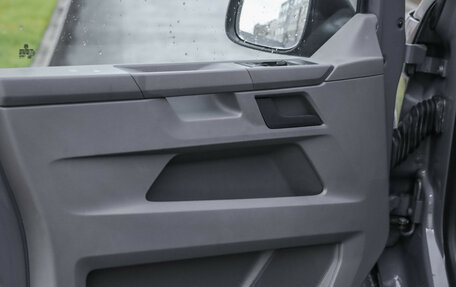 Volkswagen Caravelle T6 рестайлинг, 2020 год, 3 499 000 рублей, 20 фотография