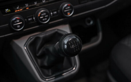 Volkswagen Caravelle T6 рестайлинг, 2020 год, 3 499 000 рублей, 18 фотография