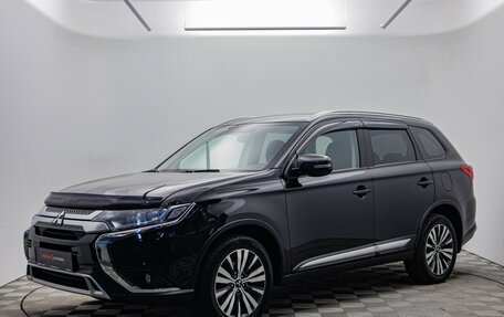 Mitsubishi Outlander III рестайлинг 3, 2019 год, 1 900 000 рублей, 1 фотография