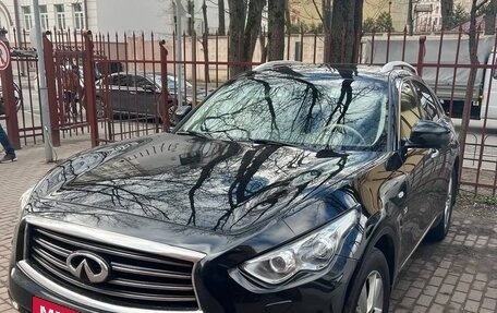 Infiniti QX70, 2015 год, 2 600 000 рублей, 1 фотография
