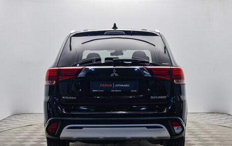 Mitsubishi Outlander III рестайлинг 3, 2019 год, 1 900 000 рублей, 4 фотография