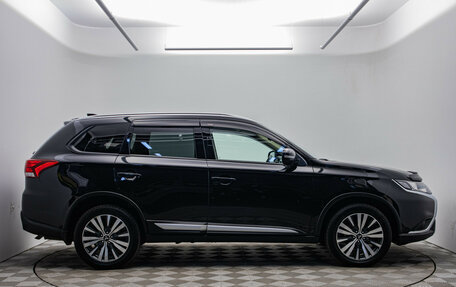 Mitsubishi Outlander III рестайлинг 3, 2019 год, 1 900 000 рублей, 6 фотография