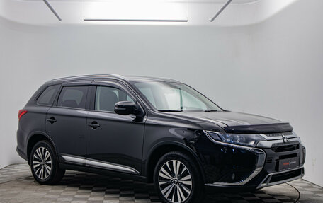 Mitsubishi Outlander III рестайлинг 3, 2019 год, 1 900 000 рублей, 7 фотография