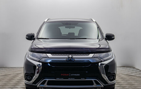 Mitsubishi Outlander III рестайлинг 3, 2019 год, 1 900 000 рублей, 8 фотография