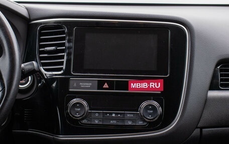 Mitsubishi Outlander III рестайлинг 3, 2019 год, 1 900 000 рублей, 14 фотография