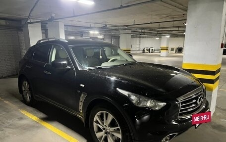 Infiniti QX70, 2015 год, 2 600 000 рублей, 6 фотография