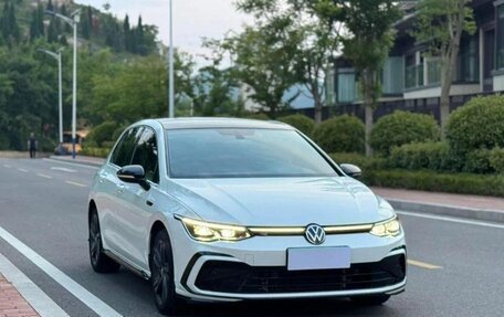 Volkswagen Golf VIII, 2023 год, 2 200 000 рублей, 2 фотография