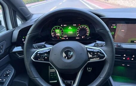 Volkswagen Golf VIII, 2023 год, 2 200 000 рублей, 10 фотография