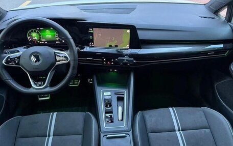 Volkswagen Golf VIII, 2023 год, 2 200 000 рублей, 9 фотография
