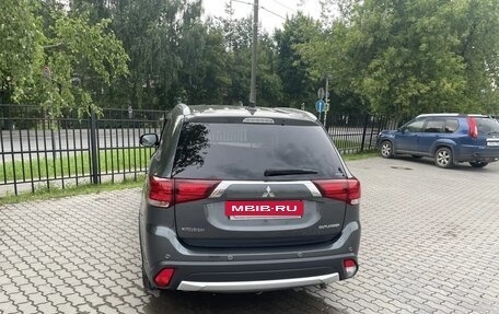 Mitsubishi Outlander III рестайлинг 3, 2018 год, 2 100 000 рублей, 2 фотография