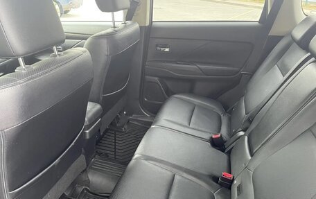 Mitsubishi Outlander III рестайлинг 3, 2018 год, 2 100 000 рублей, 4 фотография