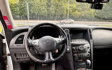 Infiniti FX II, 2012 год, 1 350 000 рублей, 16 фотография