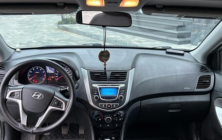Hyundai Solaris II рестайлинг, 2013 год, 550 000 рублей, 13 фотография