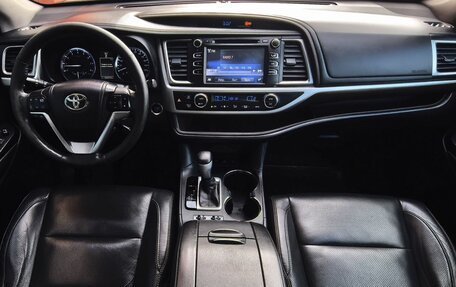 Toyota Highlander III, 2014 год, 2 349 000 рублей, 6 фотография