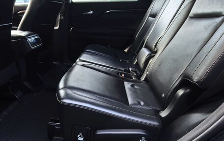 Toyota Highlander III, 2014 год, 2 349 000 рублей, 18 фотография