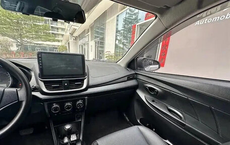 Toyota Yaris XP150 рестайлинг, 2022 год, 1 199 000 рублей, 16 фотография