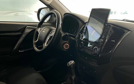 Mitsubishi Pajero Sport III рестайлинг, 2018 год, 2 975 000 рублей, 17 фотография