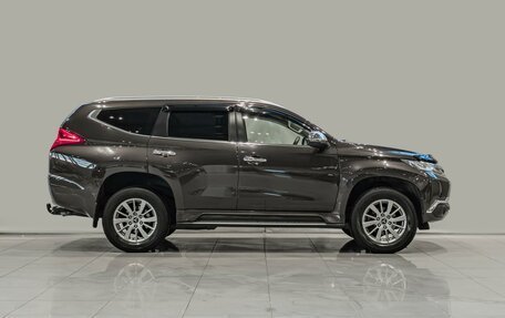Mitsubishi Pajero Sport III рестайлинг, 2018 год, 2 900 000 рублей, 5 фотография