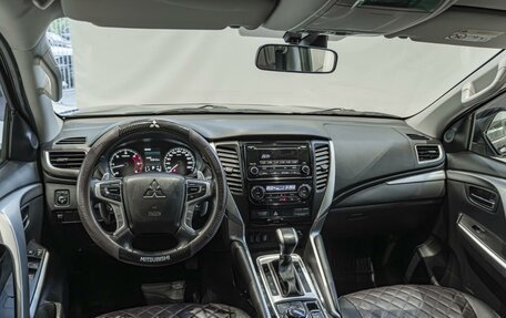 Mitsubishi Pajero Sport III рестайлинг, 2018 год, 2 900 000 рублей, 6 фотография