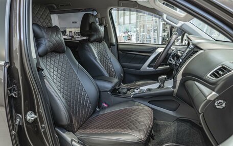 Mitsubishi Pajero Sport III рестайлинг, 2018 год, 2 900 000 рублей, 8 фотография