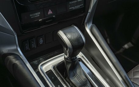 Mitsubishi Pajero Sport III рестайлинг, 2018 год, 2 900 000 рублей, 11 фотография