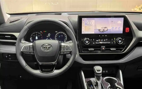 Toyota Highlander, 2024 год, 5 360 888 рублей, 9 фотография