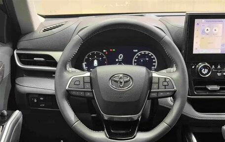 Toyota Highlander, 2024 год, 5 360 888 рублей, 10 фотография