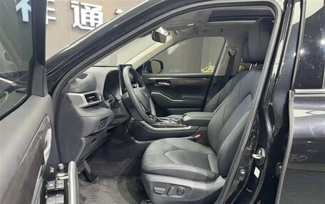 Toyota Highlander, 2024 год, 5 360 888 рублей, 8 фотография
