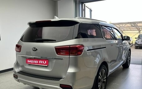 KIA Carnival III, 2018 год, 2 350 000 рублей, 4 фотография