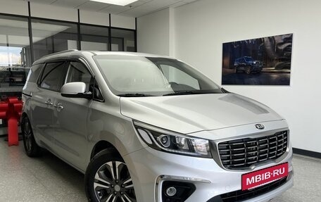 KIA Carnival III, 2018 год, 2 350 000 рублей, 3 фотография
