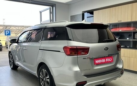KIA Carnival III, 2018 год, 2 350 000 рублей, 6 фотография