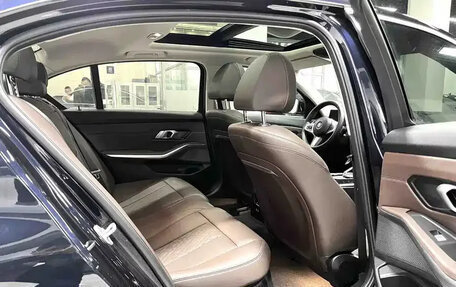 BMW 3 серия, 2023 год, 2 700 000 рублей, 12 фотография