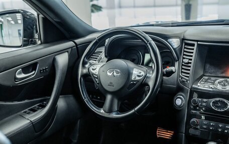 Infiniti QX70, 2016 год, 2 067 000 рублей, 12 фотография