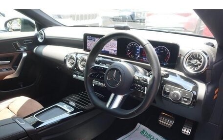 Mercedes-Benz CLA, 2023 год, 1 980 000 рублей, 14 фотография