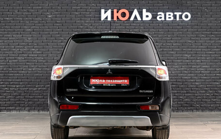 Mitsubishi Outlander III рестайлинг 3, 2014 год, 1 480 000 рублей, 5 фотография