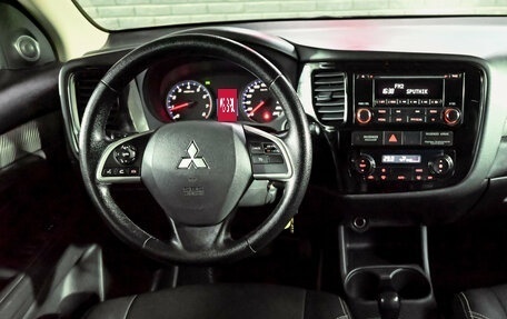 Mitsubishi Outlander III рестайлинг 3, 2014 год, 1 480 000 рублей, 16 фотография