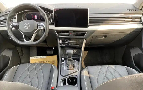 Volkswagen Tiguan II, 2023 год, 2 242 000 рублей, 9 фотография