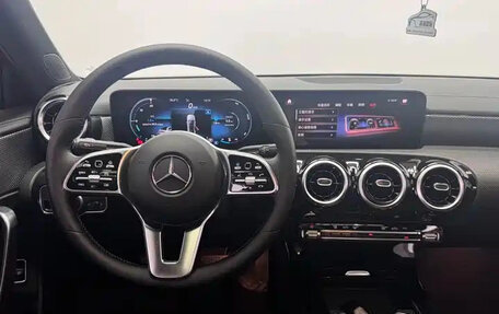 Mercedes-Benz A-Класс, 2022 год, 1 900 000 рублей, 9 фотография