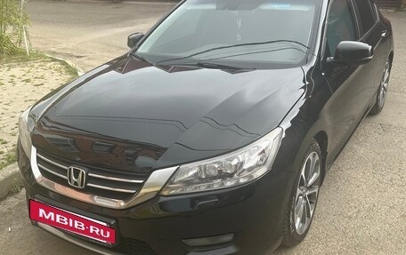 Honda Accord IX рестайлинг, 2013 год, 1 700 000 рублей, 2 фотография