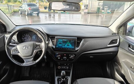 Hyundai Solaris II рестайлинг, 2017 год, 1 035 000 рублей, 6 фотография