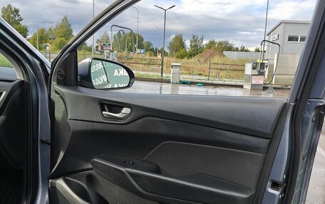 Hyundai Solaris II рестайлинг, 2017 год, 1 035 000 рублей, 13 фотография