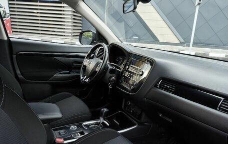 Mitsubishi Outlander III рестайлинг 3, 2019 год, 1 749 000 рублей, 6 фотография