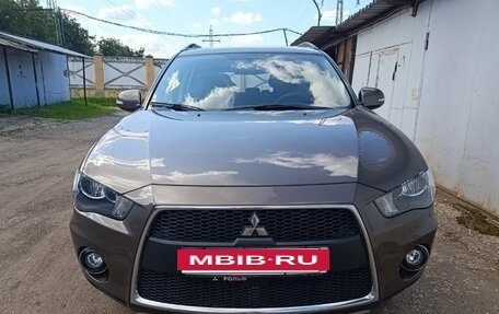 Mitsubishi Outlander III рестайлинг 3, 2011 год, 1 600 000 рублей, 2 фотография