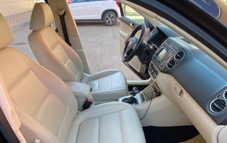 Volkswagen Tiguan I, 2010 год, 900 000 рублей, 2 фотография