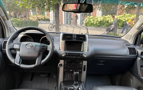 Toyota Land Cruiser Prado 150 рестайлинг 2, 2010 год, 2 585 000 рублей, 9 фотография